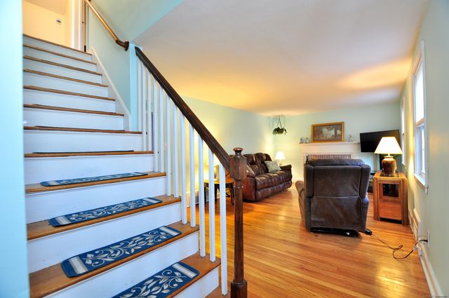 30 Lovell Avenue, Windsor, CT 06095