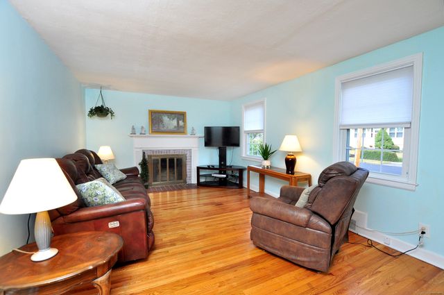 30 Lovell Avenue, Windsor, CT 06095