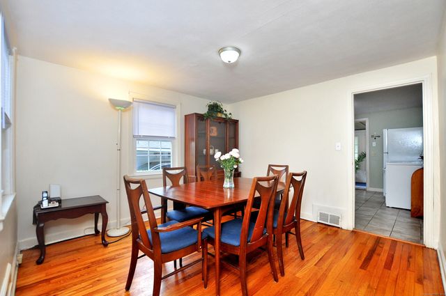 30 Lovell Avenue, Windsor, CT 06095