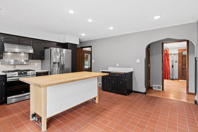 4936 Abbott Avenue N, Brooklyn Center, MN 55429