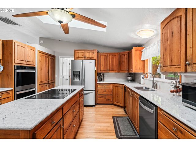 24466 BOLTON HILL Rd, Veneta, OR 97487