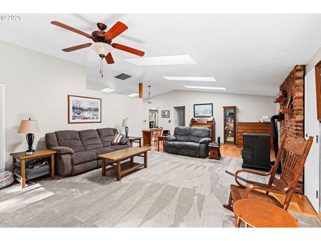 24466 BOLTON HILL Rd, Veneta, OR 97487