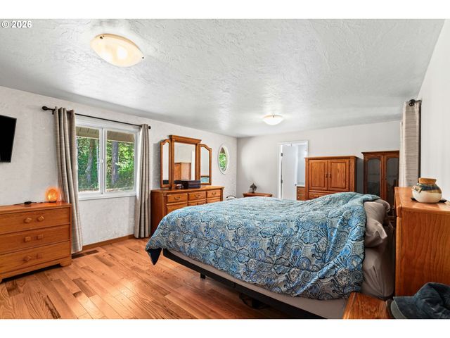24466 BOLTON HILL Rd, Veneta, OR 97487