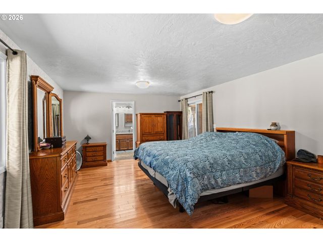 24466 BOLTON HILL Rd, Veneta, OR 97487