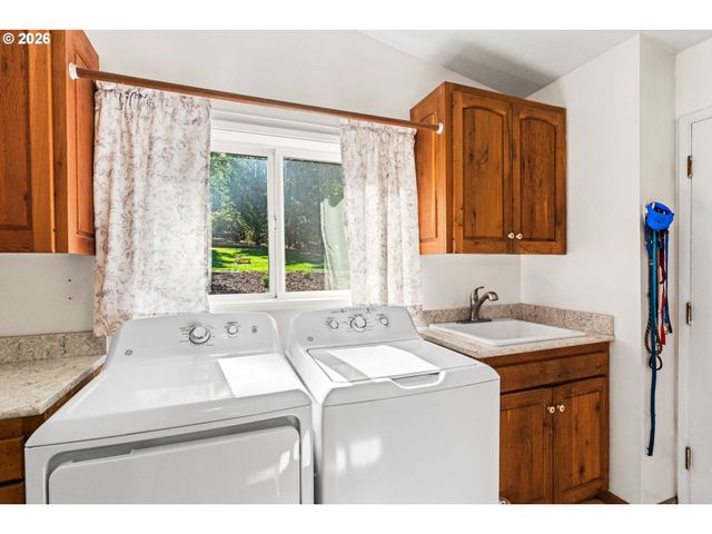 24466 BOLTON HILL Rd, Veneta, OR 97487