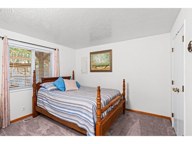 24466 BOLTON HILL Rd, Veneta, OR 97487