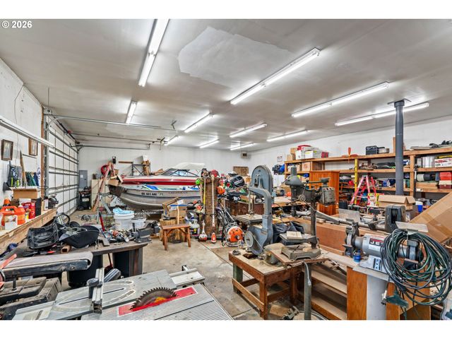 24466 BOLTON HILL Rd, Veneta, OR 97487