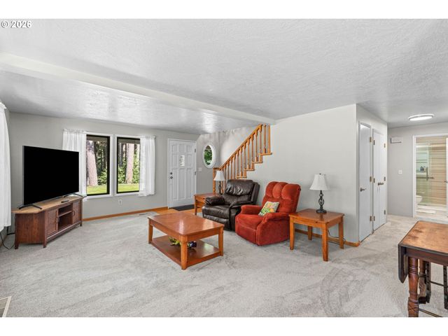 24466 BOLTON HILL Rd, Veneta, OR 97487