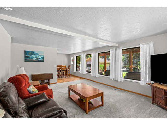 24466 BOLTON HILL Rd, Veneta, OR 97487