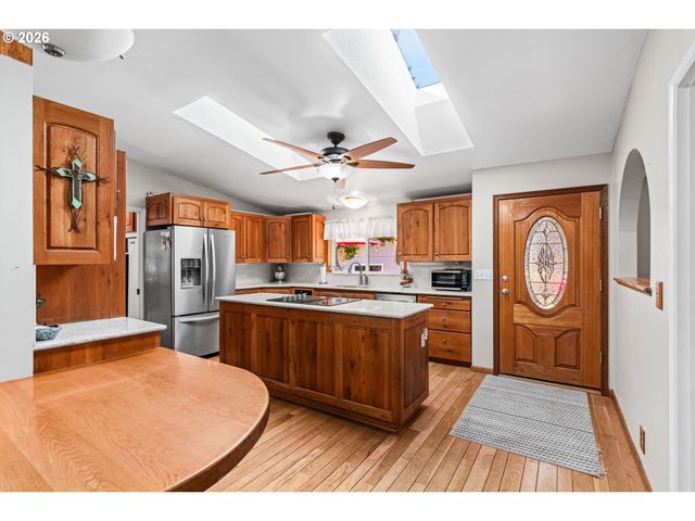 24466 BOLTON HILL Rd, Veneta, OR 97487