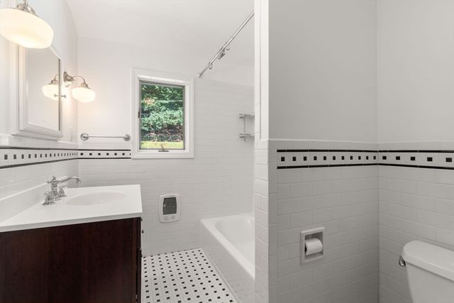 43 Laconia Rd, Worcester, MA 01609