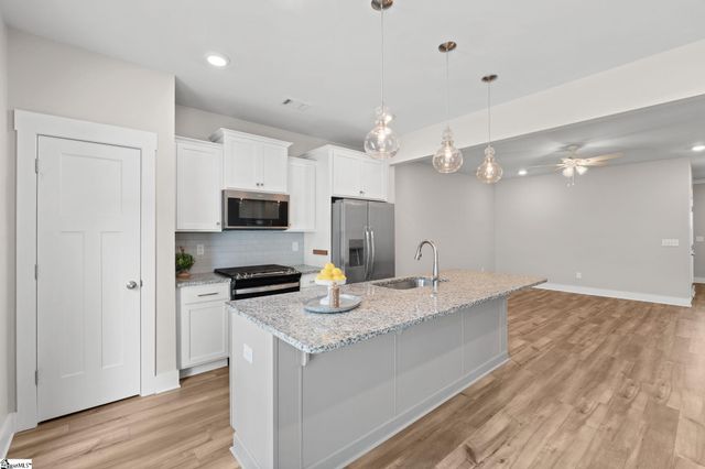 26 Starlake Road, Simpsonville, SC 29681
