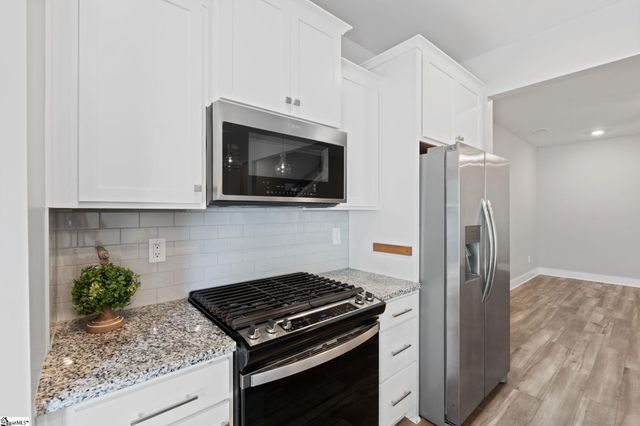 26 Starlake Road, Simpsonville, SC 29681
