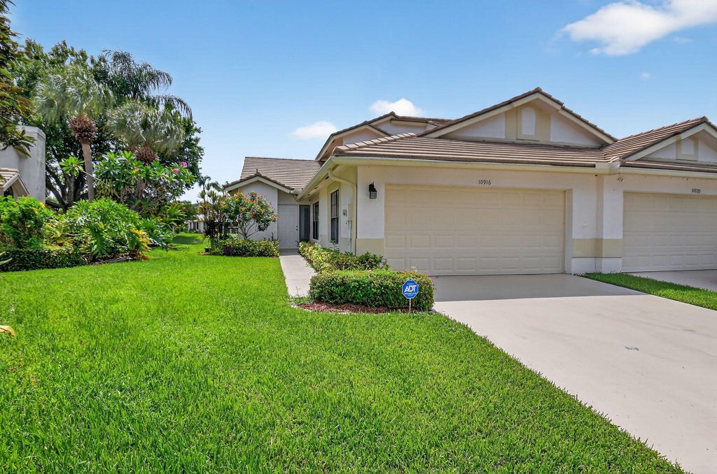 10916 Stafford Circle S, Boynton Beach, FL 33436