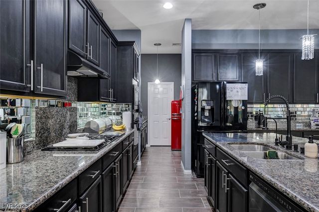 8826 Dramatic Gold Avenue, Las Vegas, NV 89178