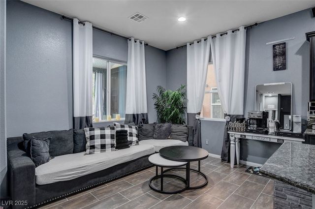 8826 Dramatic Gold Avenue, Las Vegas, NV 89178