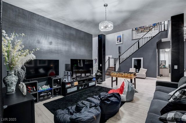 8826 Dramatic Gold Avenue, Las Vegas, NV 89178