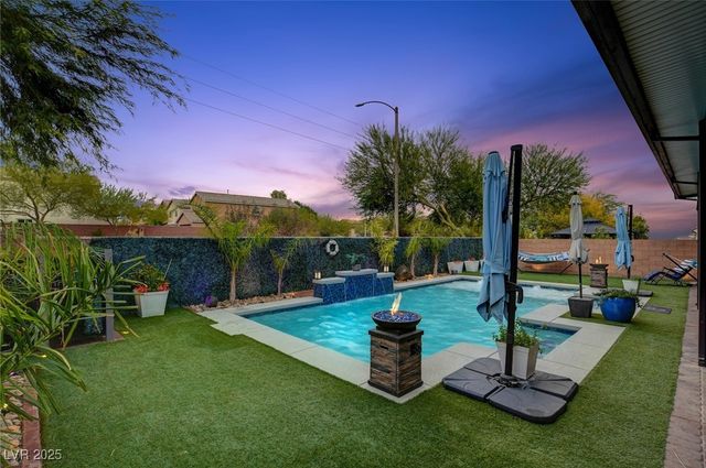 8826 Dramatic Gold Avenue, Las Vegas, NV 89178
