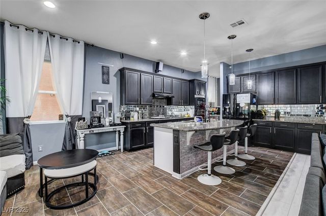 8826 Dramatic Gold Avenue, Las Vegas, NV 89178