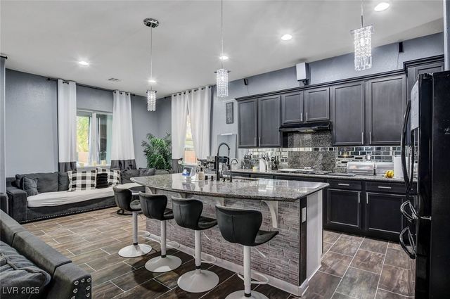 8826 Dramatic Gold Avenue, Las Vegas, NV 89178