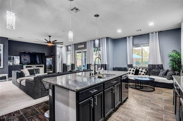 8826 Dramatic Gold Avenue, Las Vegas, NV 89178