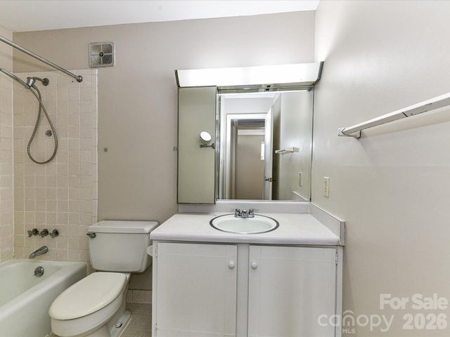 1323 Queens Road 308, Charlotte, NC 28207