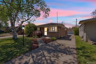 6499 Mayburn Street, Dearborn Heights, MI 48127