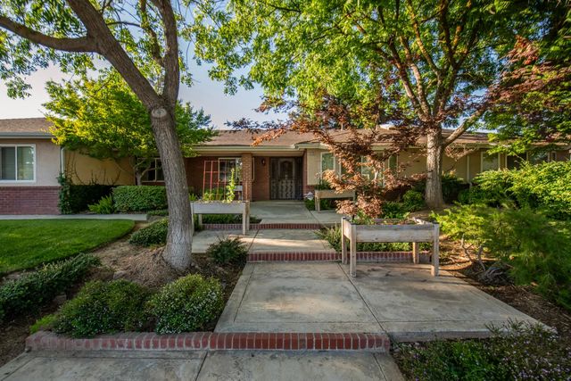 1510 E Goshen Avenue, Fresno, CA 93720