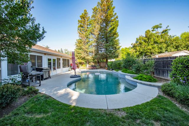 1510 E Goshen Avenue, Fresno, CA 93720