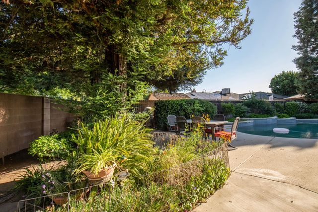 1510 E Goshen Avenue, Fresno, CA 93720