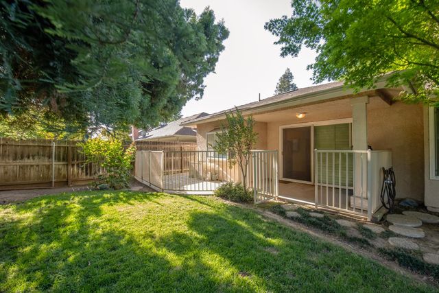 1510 E Goshen Avenue, Fresno, CA 93720