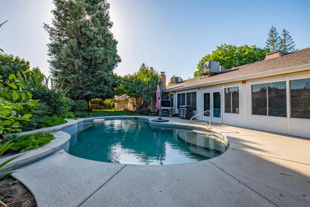1510 E Goshen Avenue, Fresno, CA 93720