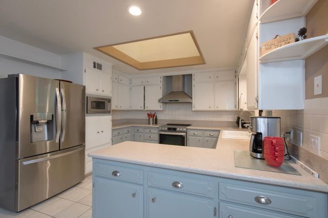 1510 E Goshen Avenue, Fresno, CA 93720