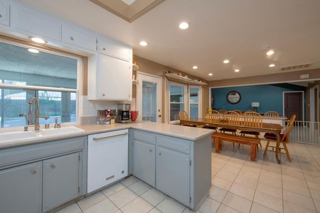 1510 E Goshen Avenue, Fresno, CA 93720
