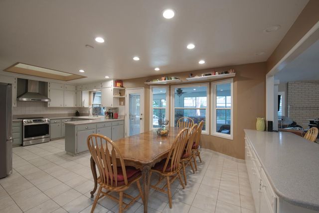 1510 E Goshen Avenue, Fresno, CA 93720