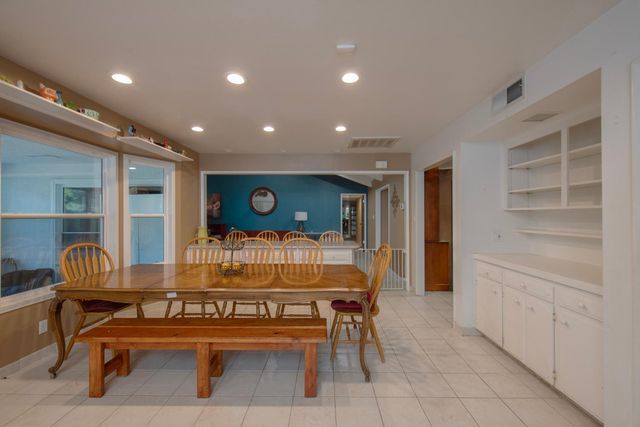 1510 E Goshen Avenue, Fresno, CA 93720