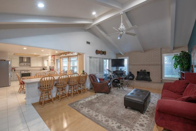 1510 E Goshen Avenue, Fresno, CA 93720