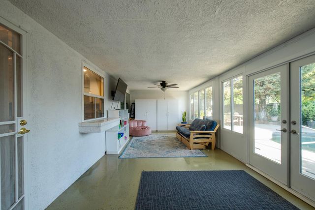 1510 E Goshen Avenue, Fresno, CA 93720