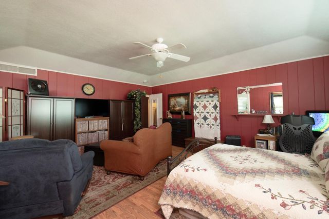 1510 E Goshen Avenue, Fresno, CA 93720