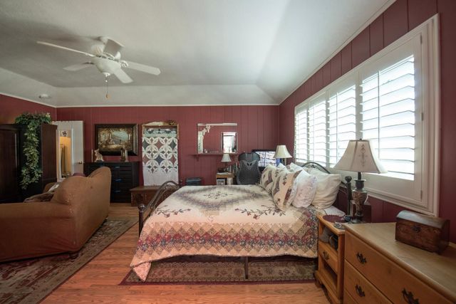 1510 E Goshen Avenue, Fresno, CA 93720