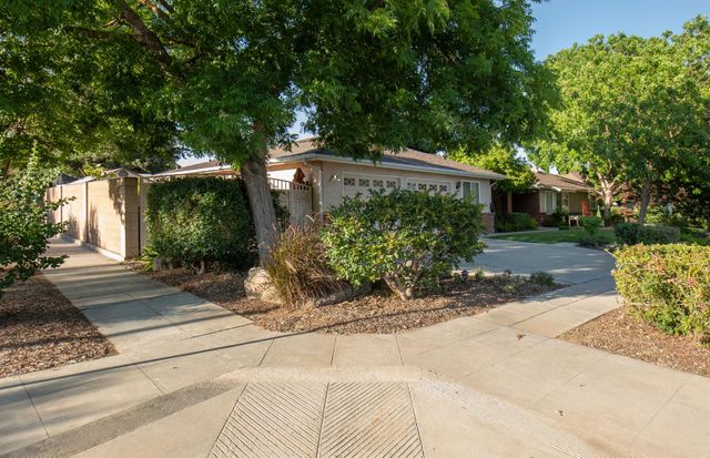 1510 E Goshen Avenue, Fresno, CA 93720