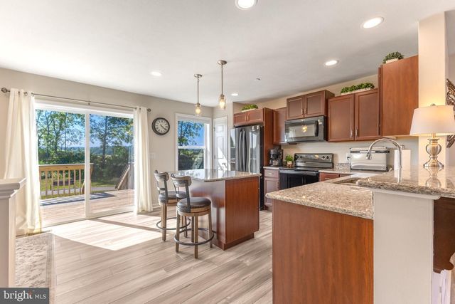 116 HIGHPOINT PARK DR, Pleasant Gap, PA 16823