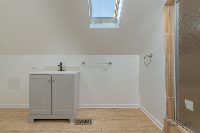 3328 S Emerald Avenue 3, Chicago, IL 60616