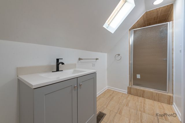 3328 S Emerald Avenue 3, Chicago, IL 60616