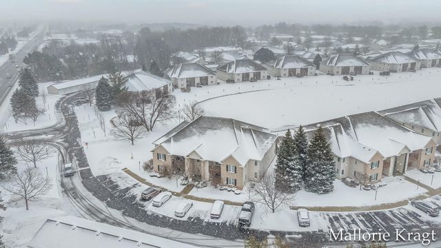 3170 W Crystal Waters Drive 2, Holland Twp, MI 49424