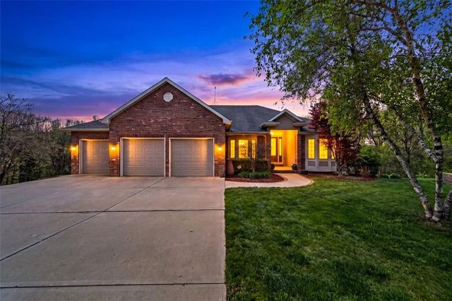 8615 NW Baker Road Circle, Kansas City, MO 64153