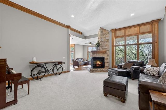 8615 NW Baker Road Circle, Kansas City, MO 64153