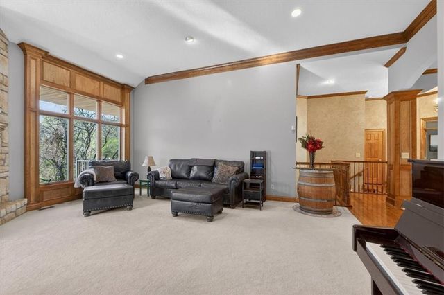 8615 NW Baker Road Circle, Kansas City, MO 64153