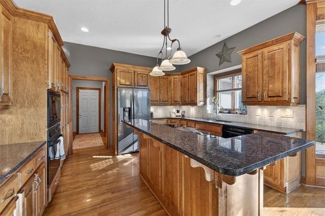 8615 NW Baker Road Circle, Kansas City, MO 64153