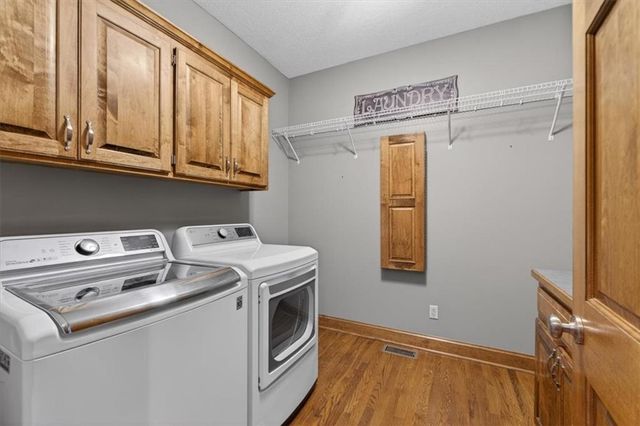 8615 NW Baker Road Circle, Kansas City, MO 64153